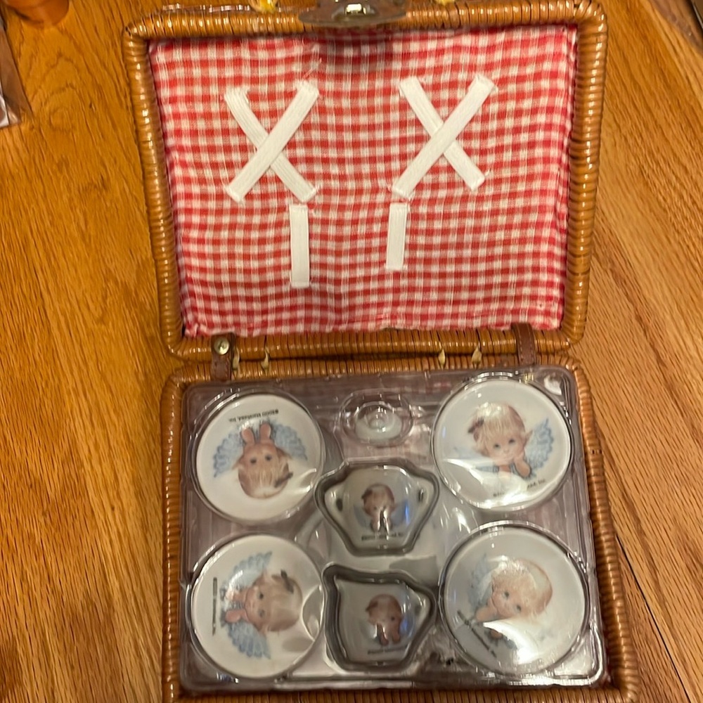 2000 Morehead miniature Childs tea set